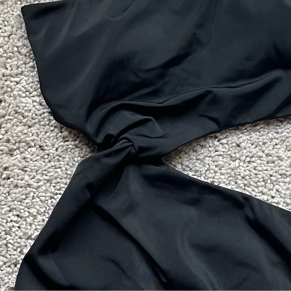 Victoria’s Secret Swim Black Twist Lined Monokini Size Small Removable Padding - Picture 5 of 12